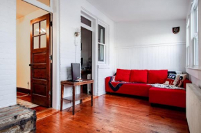 The E St Retreat Lovely 3-BR Nestled between H St & Eastern Market